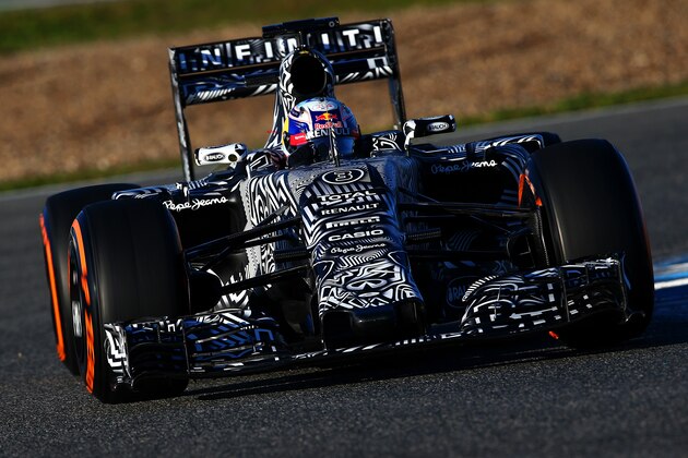 JEREZ DE LA FRONTERA, SPAIN - FEBRUARY 01:  Daniel Ricciardo of Australia and Infiniti Red Bull Racing drives during day one of Formula One Winter Testing at Circuito de Jerez on February 1, 2015 in Jerez de la Frontera, Spain.  (Photo by Mark Thompson/Getty Images)