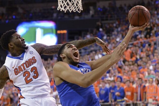 FIXES SCORE - Florida forward Chris Walker (23) pressures Kentucky forward Karl-Anthony Towns (12) during the first half of an NCAA college basketball game in Gainesville, Fla., Saturday, Feb. 7, 2015. Kentucky defeated Florida 68-61. (AP Photo/Phil Sandlin)