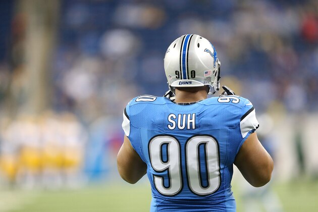 DETROIT, MI - SEPTEMBER 21:  Ndamukong Suh #90 of the Detroit Lions warms up prior to the start of the game against the Green Bay Packers at Ford Field on September 21, 2014 in Detroit, Michigan. The Lions defeated the Packers 19-7.  (Photo by Leon Halip/Getty Images)