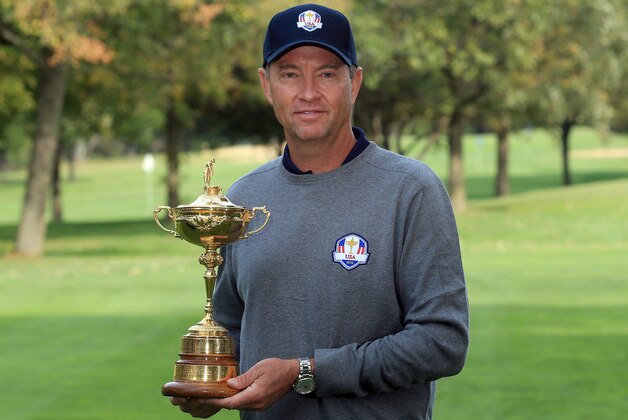 MEDINAH, IL - SEPTEMBER 25:  USA team captain Davis Love III poses with the trophy during the official photocall during the second preview day of The 39th Ryder Cup at Medinah Country Golf Club on September 25, 2012 in Medinah, Illinois.  (Photo by David Cannon/Getty Images)