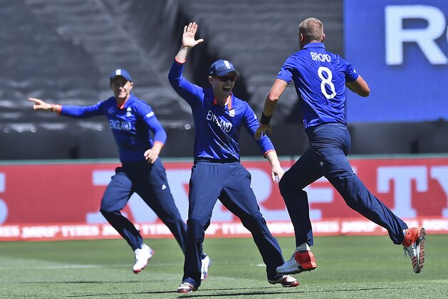 England’s captain Eoin Morgan center celebrates with Stuart Broad after takinging the wicket of Australia's Shane Watson during their cricket world cup pool A match in Melbourne, Australia, Saturday, Feb. 14, 2015. (AP Photo/Theo Karanikos)