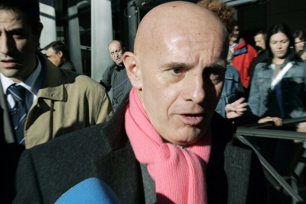 Former coach Arrigo Sacchi of Italy arrives at Madrids international airport Wednesday Dec. 22, 2004. Sacchi has been appointed as Real Madrids Director of Soccer. (AP Photo/Paul White)