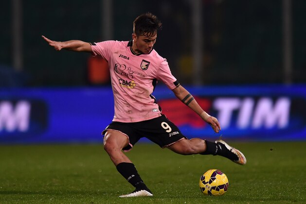 PALERMO, ITALY - FEBRUARY 14:  Paulo Dybala of Palermo in action during the Serie A match between US Citta di Palermo and SSC Napoli at Stadio Renzo Barbera on February 14, 2015 in Palermo, Italy.  (Photo by Tullio M. Puglia/Getty Images)