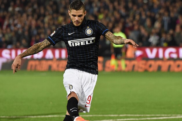 CESENA, ITALY - OCTOBER 26:  Mauro Icardi of  FC Internazionale Milano takes a penalty and scores the opening goal during the Serie A match between AC Cesena and FC Internazionale Milano at Dino Manuzzi Stadium on October 26, 2014 in Cesena, Italy.  (Photo by Giuseppe Bellini/Getty Images)