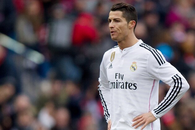 MADRID, SPAIN - FEBRUARY 07:  Cristiano Ronaldo of Real Madrid CF reacts defeated during the La Liga match between Club Atletico de Madrid and Real Madrid CF at Vicente Calderon Stadium on February 7, 2015 in Madrid, Spain.  (Photo by Gonzalo Arroyo Moreno/Getty Images)