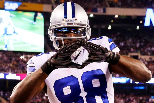 EAST RUTHERFORD, NJ - NOVEMBER 23:  Dez Bryant #88 of the Dallas Cowboys celebrates his touchdown in the third quarter against the New York Giants at MetLife Stadium on November 23, 2014 in East Rutherford, New Jersey.  (Photo by Al Bello/Getty Images)