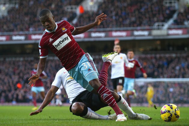 LONDON, ENGLAND - FEBRUARY 08:  Luis Antonio Valencia of Manchester United tackles Enner Valencia of West Ham during the Barclays Premier League match between West Ham United and Manchester United at Boleyn Ground on February 8, 2015 in London, England.  (Photo by Clive Rose/Getty Images)
