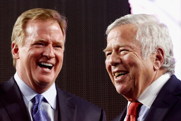 GLENDALE, AZ - FEBRUARY 01:  NFL Commissioner Roger Goodell and New England Patriots owner Robert Kraft on the podium following Super Bowl XLIX against the Seattle Seahawks at University of Phoenix Stadium on February 1, 2015 in Glendale, Arizona. The Patriots defeated the Seahawks 28-24.  (Photo by Christian Petersen/Getty Images)