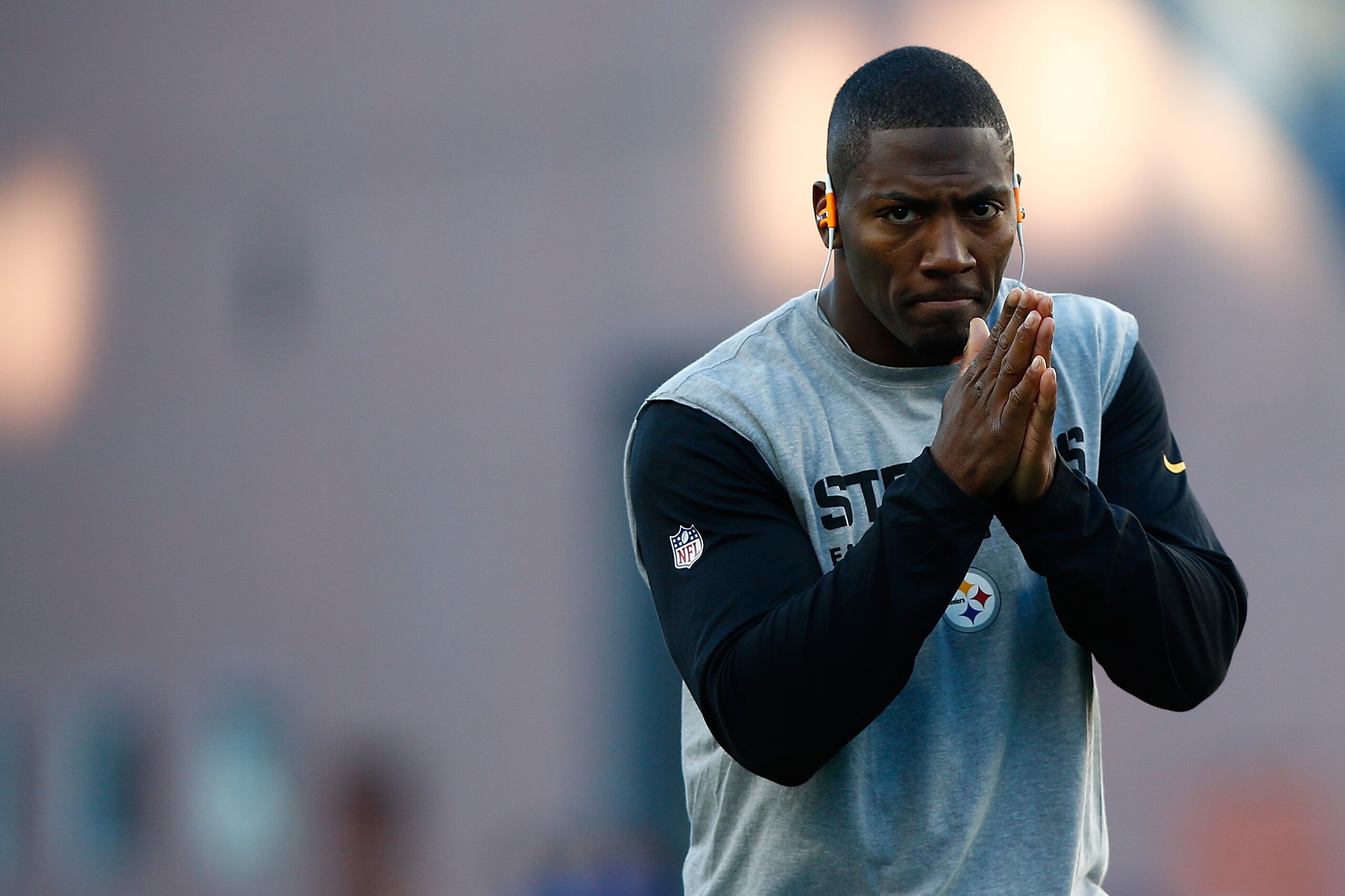 FOXBORO, MA - NOVEMBER 03:  Ryan Clark #25 of the Pittsburgh Steelers warms up prior to the game against the New England Patriots at Gillette Stadium on November 3, 2013 in Foxboro, Massachusetts.  (Photo by Jared Wickerham/Getty Images)