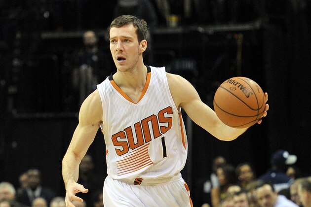 Phoenix Suns guard Goran Dragic (1) plays in the second half of an NBA basketball game Sunday, Jan. 11, 2015, in Memphis, Tenn. (AP Photo/Brandon Dill)