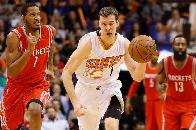 PHOENIX, AZ - FEBRUARY 10:  Goran Dragic #1 of the Phoenix Suns moves the ball upcourt during the second half of the NBA game against the Houston Rockets at US Airways Center on February 10, 2015 in Phoenix, Arizona. The Rockets defeated the Suns 127-118.  NOTE TO USER: User expressly acknowledges and agrees that, by downloading and or using this photograph, User is consenting to the terms and conditions of the Getty Images License Agreement.  (Photo by Christian Petersen/Getty Images)