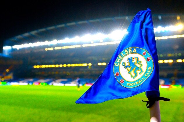 LONDON, ENGLAND - JANUARY 29:  The Chelsea badge is seen on the corner flag ahead of the Barclays Premier League match between Chelsea and West Ham United at Stamford Bridge on January 29, 2014 in London, England.  (Photo by Mike Hewitt/Getty Images)