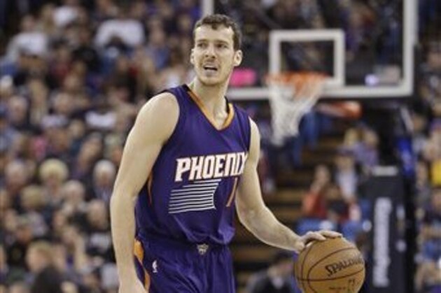 Phoenix Suns guard Goran Dragic, of Slovenia, dribbles against the Sacramento Kings during the first quarter of an NBA basketball game in Sacramento, Calif., Sunday, Feb. 8, 2015. The Kings won 85-83. (AP Photo/Rich Pedroncelli)