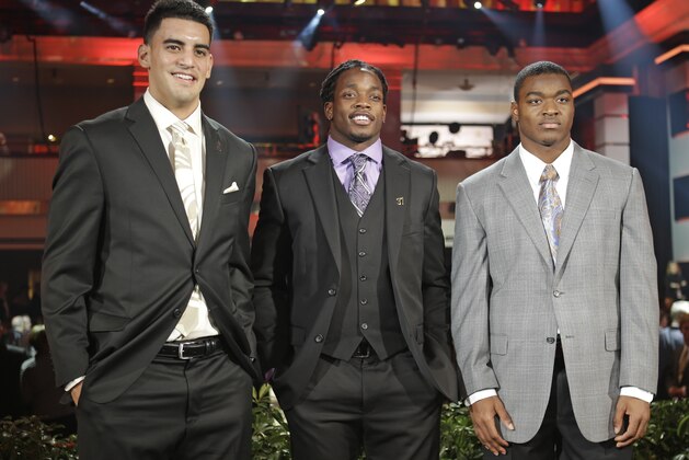 Heisman Trophy candidates, from left, Oregon's Marcus Mariota, Wisconsin's Melvin Gordon and Alabama's Amari Cooper pose for a photo at the College Football Awards, Thursday, Dec. 11, 2014, in Lake Buena Vista, Fla. The winner of the Heisman Trophy will be announced on Saturday. (AP Photo/John Raoux)