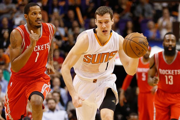 PHOENIX, AZ - FEBRUARY 10:  Goran Dragic #1 of the Phoenix Suns moves the ball upcourt during the second half of the NBA game against the Houston Rockets at US Airways Center on February 10, 2015 in Phoenix, Arizona. The Rockets defeated the Suns 127-118.  NOTE TO USER: User expressly acknowledges and agrees that, by downloading and or using this photograph, User is consenting to the terms and conditions of the Getty Images License Agreement.  (Photo by Christian Petersen/Getty Images)
