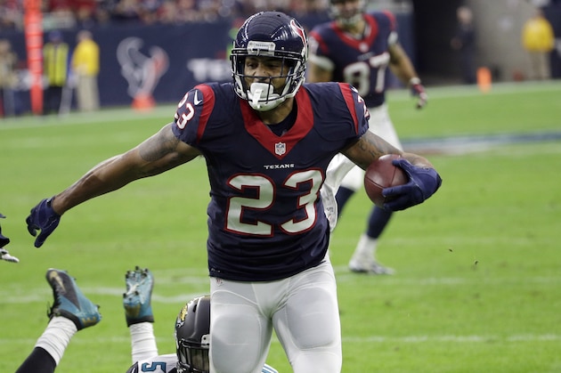 Houston Texans running back Arian Foster (23) eludesJacksonville Jaguars outside linebacker Telvin Smith (50) to score a touchdown during the first half of an NFL football game Sunday, Dec. 28, 2014, in Houston. (AP Photo/David J. Phillip)