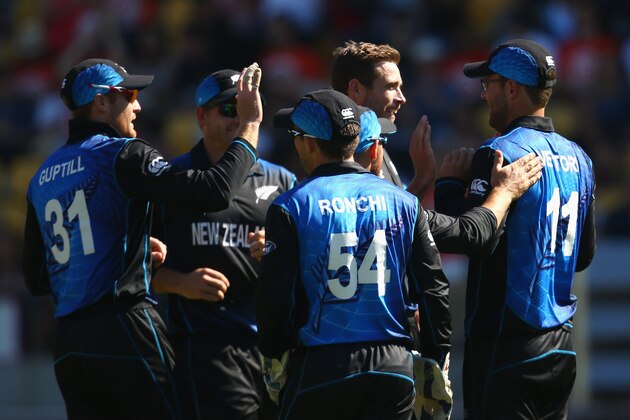 WELLINGTON, NEW ZEALAND - FEBRUARY 20:  Tim Southee and Daniel Vettori of New Zealand celebrate after combining to take the wicket of Stuart Broad of England  during the 2015 ICC Cricket World Cup match between England and New Zealand at Wellington Regional Stadium on February 20, 2015 in Wellington, New Zealand.  (Photo by Mark Kolbe/Getty Images)
