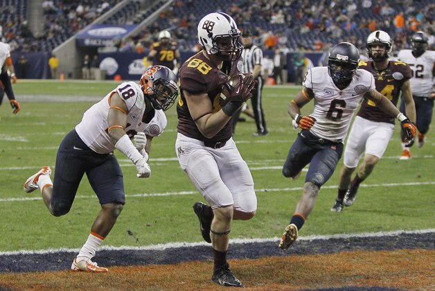 HOUSTON, TX - DECEMBER 27:  Maxx Williams #88 of the Minnesota Golden Gophers beats Darius Kelly #18 of the Syracuse Orange for a 20 yard touchdown in the fourth quarter at Reliant Stadium on December 27, 2013 in Houston, Texas.  (Photo by Bob Levey/Getty Images)