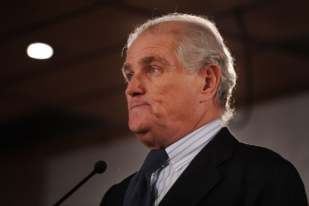 MADRID, SPAIN - JANUARY 16:  Real Madrid's President Ramon Calderon announces his resignation to the press at the Santiago Bernabeu stadium on January 16, 2009 in Madrid, Spain.  (Photo by Denis Doyle/Getty Images)