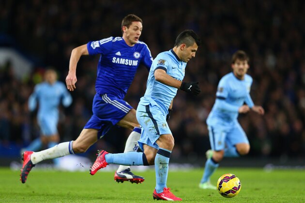 LONDON, ENGLAND - JANUARY 31:  Nemanja Matic of Chelsea closes down Sergio Aguero of Manchester City  during the Barclays Premier League match between Chelsea and Manchester City at Stamford Bridge on January 31, 2015 in London, England.  (Photo by Clive Mason/Getty Images)