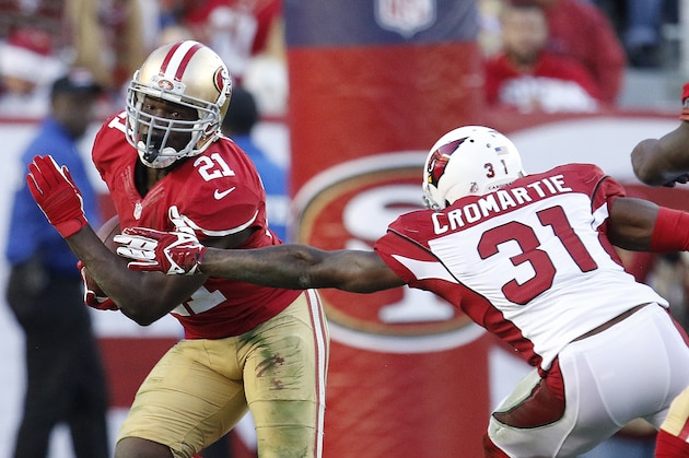 San Francisco 49ers running back Frank Gore (21) runs against Arizona Cardinals cornerback Antonio Cromartie (31) during the fourth quarter of an NFL football game in Santa Clara, Calif., Sunday, Dec. 28, 2014. (AP Photo/Tony Avelar)