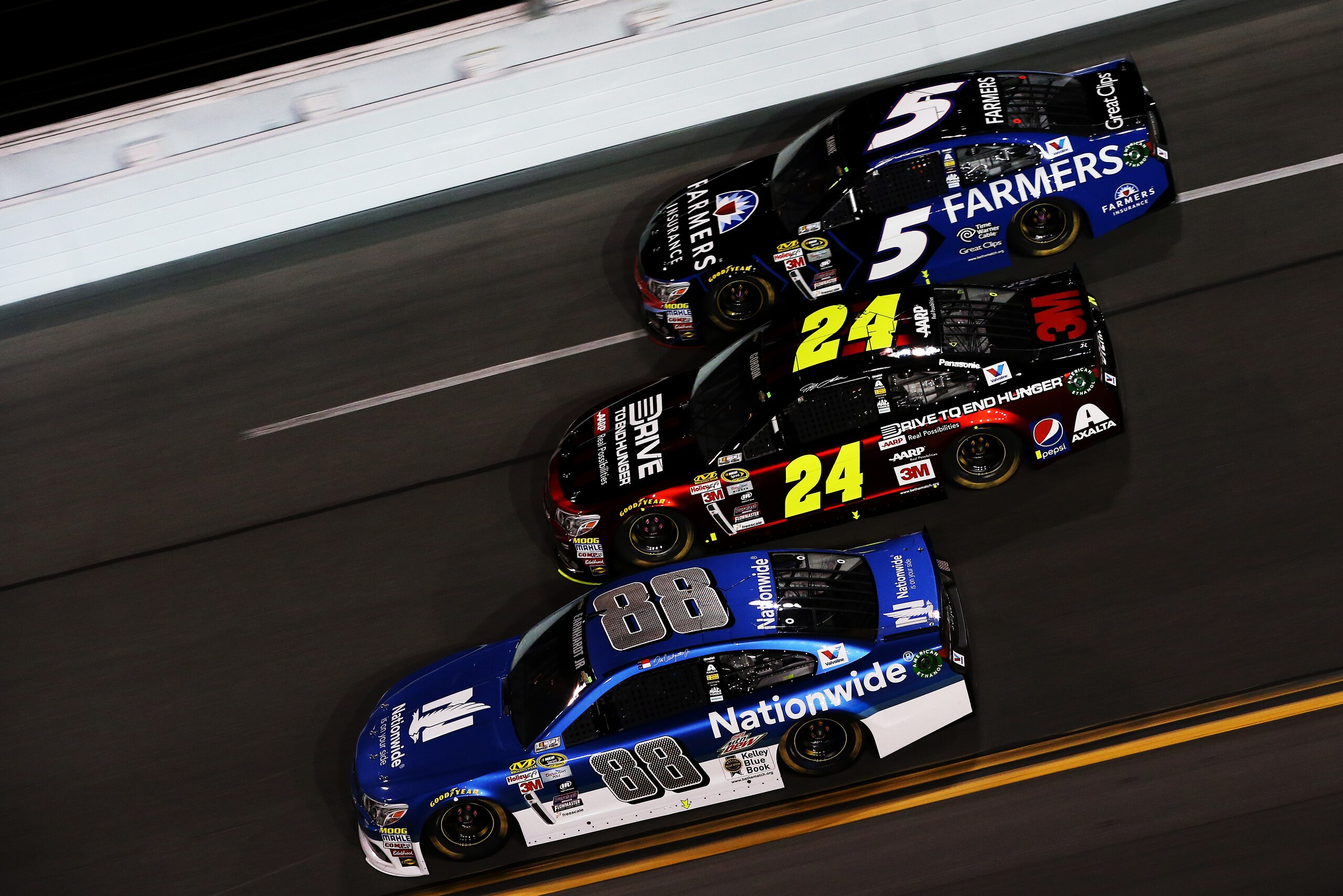 DAYTONA BEACH, FL - FEBRUARY 19:  Dale Earnhardt Jr., driver of the #88 Nationwide Chevrolet, Jeff Gordon, driver of the #24 Drive To End Hunger Chevrolet, and Kasey Kahne, driver of the #5 Farmers Insurance Chevrolet, race during the NASCAR Sprint Cup Series Budweiser Duel 1 at Daytona International Speedway on February 19, 2015 in Daytona Beach, Florida.  (Photo by Brian Lawdermilk/Getty Images)