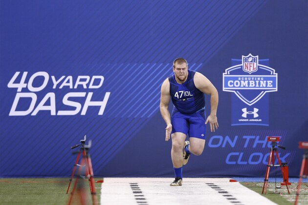 INDIANAPOLIS, IN - FEBRUARY 20: Offensive lineman Brandon Scherff of Iowa runs the 40-yard dash during the 2015 NFL Scouting Combine at Lucas Oil Stadium on February 20, 2015 in Indianapolis, Indiana. (Photo by Joe Robbins/Getty Images)