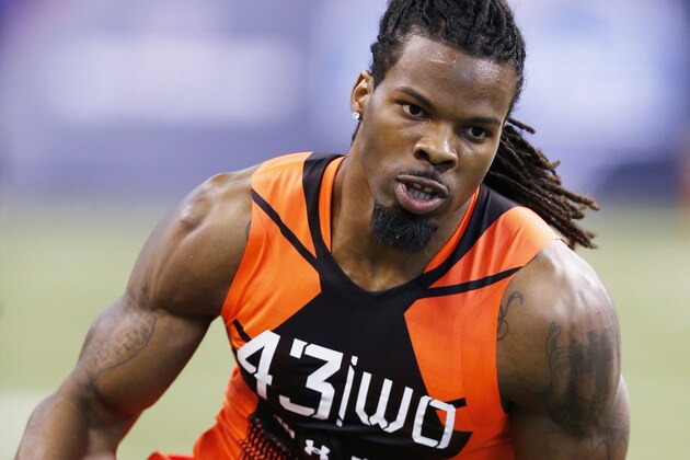 INDIANAPOLIS, IN - FEBRUARY 21: Wide receiver Kevin White of West Virginia runs with the ball during the 2015 NFL Scouting Combine at Lucas Oil Stadium on February 21, 2015 in Indianapolis, Indiana. (Photo by Joe Robbins/Getty Images)