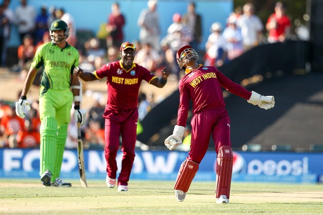 CHRISTCHURCH, NEW ZEALAND - FEBRUARY 21:  Denesh Ramdin (R) of West Indies celebrates holding a catch during the 2015 ICC Cricket World Cup match between Pakistan and the West Indies at Hagley Oval on February 21, 2015 in Christchurch, New Zealand.  (Photo by Martin Hunter/Getty Images)