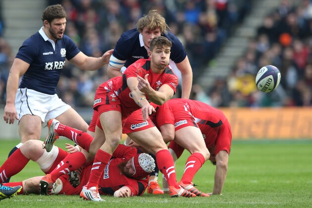 EDINBURGH, SCOTLAND - FEBRUARY 15:  Rhys Webb of Wales passes the ball during the RBS Six Nations match between Scotland and Wales at Murrayfield Stadium on February 15, 2015 in Edinburgh, Scotland.  (Photo by David Rogers/Getty Images)