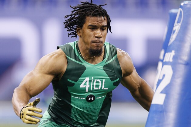 INDIANAPOLIS, IN - FEBRUARY 22: Defensive lineman Vic Beasley of Clemson competes during the 2015 NFL Scouting Combine at Lucas Oil Stadium on February 22, 2015 in Indianapolis, Indiana. (Photo by Joe Robbins/Getty Images)