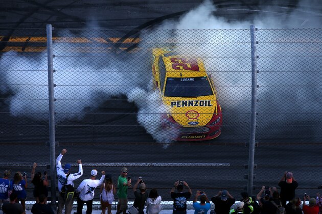 DAYTONA BEACH, FL - FEBRUARY 22:  Joey Logano, driver of the #22 Shell Pennzoil Ford, celebrates with a burnout after winning the NASCAR Sprint Cup Series 57th Annual Daytona 500 at Daytona International Speedway on February 22, 2015 in Daytona Beach, Florida.  (Photo by Sean Gardner/Getty Images)
