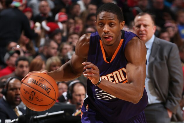 CHICAGO, IL - FEBRUARY 21: Brandon Knight #3 of the Phoenix Suns handles the ball against the Chicago Bulls on February 21, 2015 at the United Center in Chicago, Illinois. NOTE TO USER: User expressly acknowledges and agrees that, by downloading and or using this Photograph, user is consenting to the terms and conditions of the Getty Images License Agreement. Mandatory Copyright Notice: Copyright 2015 NBAE (Photo by Gary Dineen/NBAE via Getty Images)