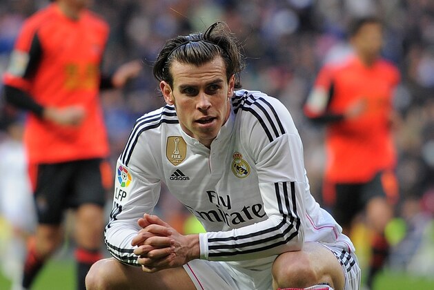 MADRID, SPAIN - JANUARY 31:  Gareth Bale of Real Madrid reacts after failing to score a goal during the La Liga match between Real Madrid CF and Real Sociedad de Futbol at Estadio Santiago Bernabeu on January 31, 2015 in Madrid, Spain.  (Photo by Denis Doyle/Getty Images)