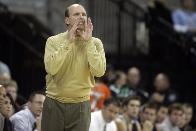 ** FILE ** Pepperdine head coach Vance Walberg tries to get the attention of his players in his first game coaching for the Waves during a college basketball game against Washington, in Seattle, in this Nov. 12, 2006 file photo. Walberg resigned as head coach of the Pepperdine men's basketball team Thursday, Jan. 17, 2008. Walberg, in his second season with the Waves, cited personal and family reasons for his decision. Assistant Eric Bridgeland takes over as interim coach. (AP Photo/Joe Nicholson, file)