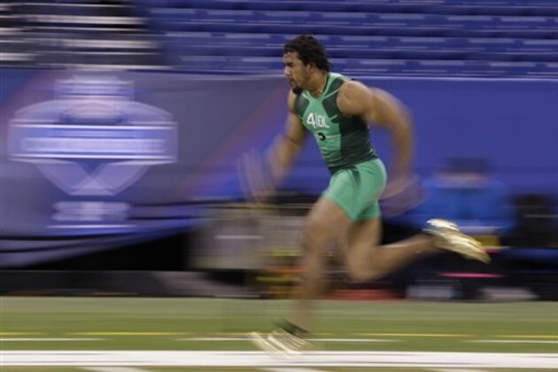 Clemson defensive lineman Vic Beasley runs the 40-yard dash at the NFL football scouting combine in Indianapolis, Sunday, Feb. 22, 2015. (AP Photo/Julio Cortez)