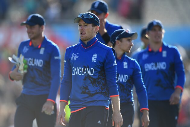 CHRISTCHURCH, NEW ZEALAND - FEBRUARY 23:  England captain Eoin Morgan leaves the field the 2015 ICC Cricket World Cup match between England and Scotland at Hagley Oval on February 23, 2015 in Christchurch, New Zealand.  (Photo by Shaun Botterill/Getty Images)