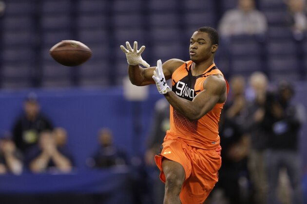 Alabama wide receiver Amari Cooper runs a drill at the NFL football scouting combine in Indianapolis, Saturday, Feb. 21, 2015. (AP Photo/David J. Phillip)