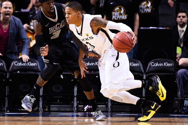 NEW YORK, NY - NOVEMBER 25: Briante Weber #2 of the Virginia Commonwealth Rams guards Joseph Young #3 of the Oregon Ducks in the first half at the Barclays Center on November 25, 2014 in the Brooklyn borough of New York City.  (Photo by Alex Goodlett/Getty Images)