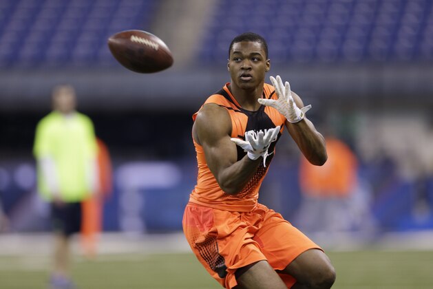 Alabama wide receiver Amari Cooper runs a drill at the NFL football scouting combine in Indianapolis, Saturday, Feb. 21, 2015. (AP Photo/David J. Phillip)