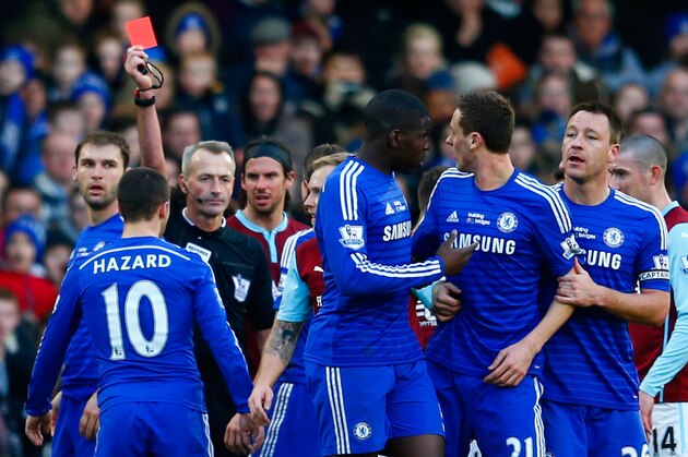 LONDON, ENGLAND - FEBRUARY 21:  Referee Martin Atkinson shows the red card to Nemanja Matic of Chelsea for his reaction to the tackle by Ashley Barnes of Burnley during the Barclays Premier League match between Chelsea and Burnley at Stamford Bridge on February 21, 2015 in London, England.  (Photo by Julian Finney/Getty Images)