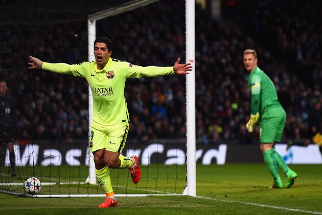 MANCHESTER, ENGLAND - FEBRUARY 24: Luis Suarez of Barcelona celebrates scoring their second goal during the UEFA Champions League Round of 16 match between Manchester City and Barcelona at Etihad Stadium on February 24, 2015 in Manchester, United Kingdom.  (Photo by Laurence Griffiths/Getty Images)