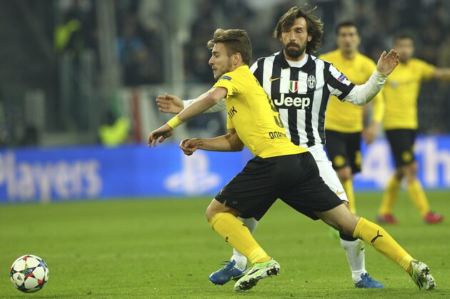 TURIN, ITALY - FEBRUARY 24:  Ciro Immobile of Borussia Dortmund competes for the ball with Andrea Pirlo of Juventus FC during the UEFA Champions League Round of 16 match between Juventus and Borussia Dortmund at Juventus Arena on February 24, 2015 in Turin, Italy.  (Photo by Marco Luzzani/Getty Images)