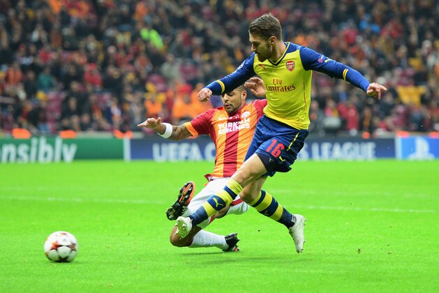 ISTANBUL, TURKEY - DECEMBER 09:  Aaron Ramsey of Arsenal (R) scores their second goal during the UEFA Champions League Group D match between Galatasaray AS and Arsenal FC at Ali Sami Yen Arena on December 9, 2014 in Istanbul, Turkey.  (Photo by Jamie McDonald/Getty Images)