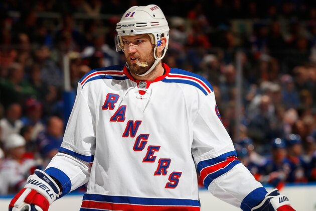 UNIONDALE, NY - FEBRUARY 16:  Rick Nash #61 of the New York Rangers skates against the New York Islanders at Nassau Veterans Memorial Coliseum on February 16, 2015 in Uniondale, New York. Rangers defeated the Islanders 6-5.  (Photo by Mike Stobe/NHLI via Getty Images)