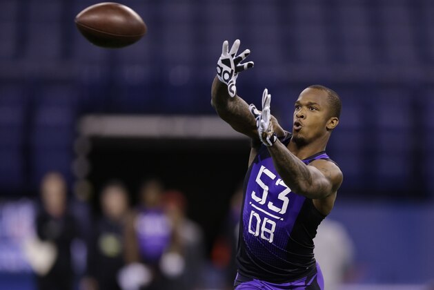 Florida State defensive back P.J. Williams runs a drill at the NFL football scouting combine in Indianapolis, Monday, Feb. 23, 2015. (AP Photo/Julio Cortez)
