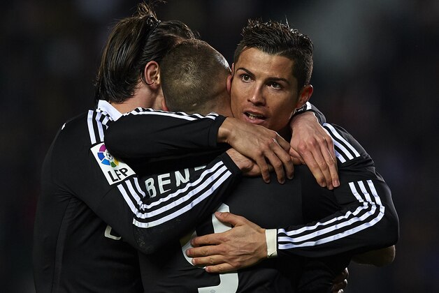ELCHE, SPAIN - FEBRUARY 22:  Karim Benzema of Real Madrid celebrates after scoring with his teammates Cristiano Ronaldo (R) and Gareth Bale during the La Liga match between Elche FC and Real Madrid at Estadio Manuel Martinez Valero on February 22, 2015 in Elche, Spain.  (Photo by Manuel Queimadelos Alonso/Getty Images)