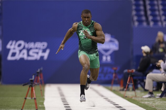 LSU defensive lineman Danielle Hunter runs the 40-yard dash at the NFL football scouting combine in Indianapolis, Sunday, Feb. 22, 2015. (AP Photo/David J. Phillip)