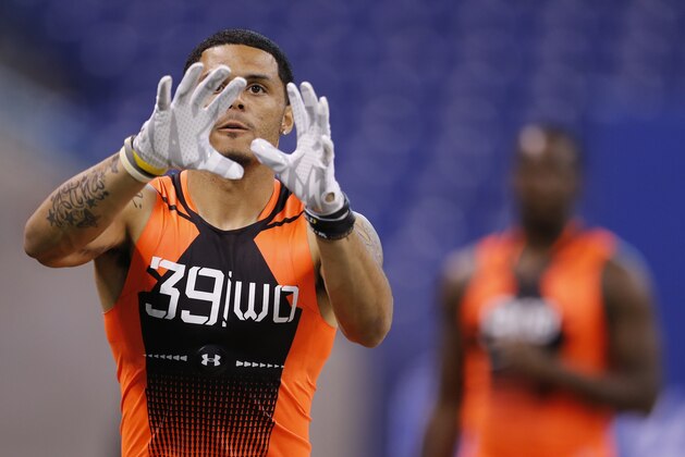 Ohio State wide receiver Devin Smith runs a drill at the NFL football scouting combine in Indianapolis, Saturday, Feb. 21, 2015. (AP Photo/Julio Cortez)