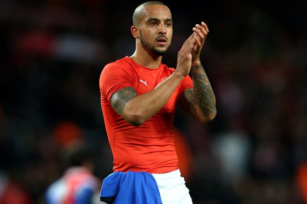 LONDON, ENGLAND - FEBRUARY 25:  A dejected Theo Walcott of Arsenal applauds the home fans following their team's 3-1 defeat during the UEFA Champions League round of 16, first leg match between Arsenal and Monaco at The Emirates Stadium on February 25, 2015 in London, United Kingdom.  (Photo by Clive Mason/Getty Images)
